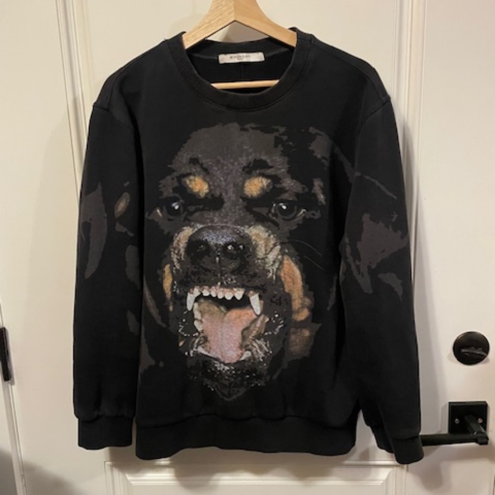 ** VINTAGE** GIVENCHY ROTTWEILER CREWNECK ** RARE**